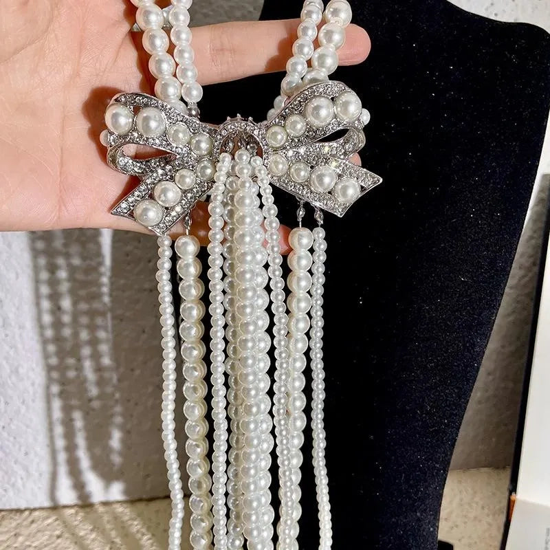 Collana con fiocco doppio strato e nappa di perle, realizzata a mano, regalo di Natale o di compleanno.