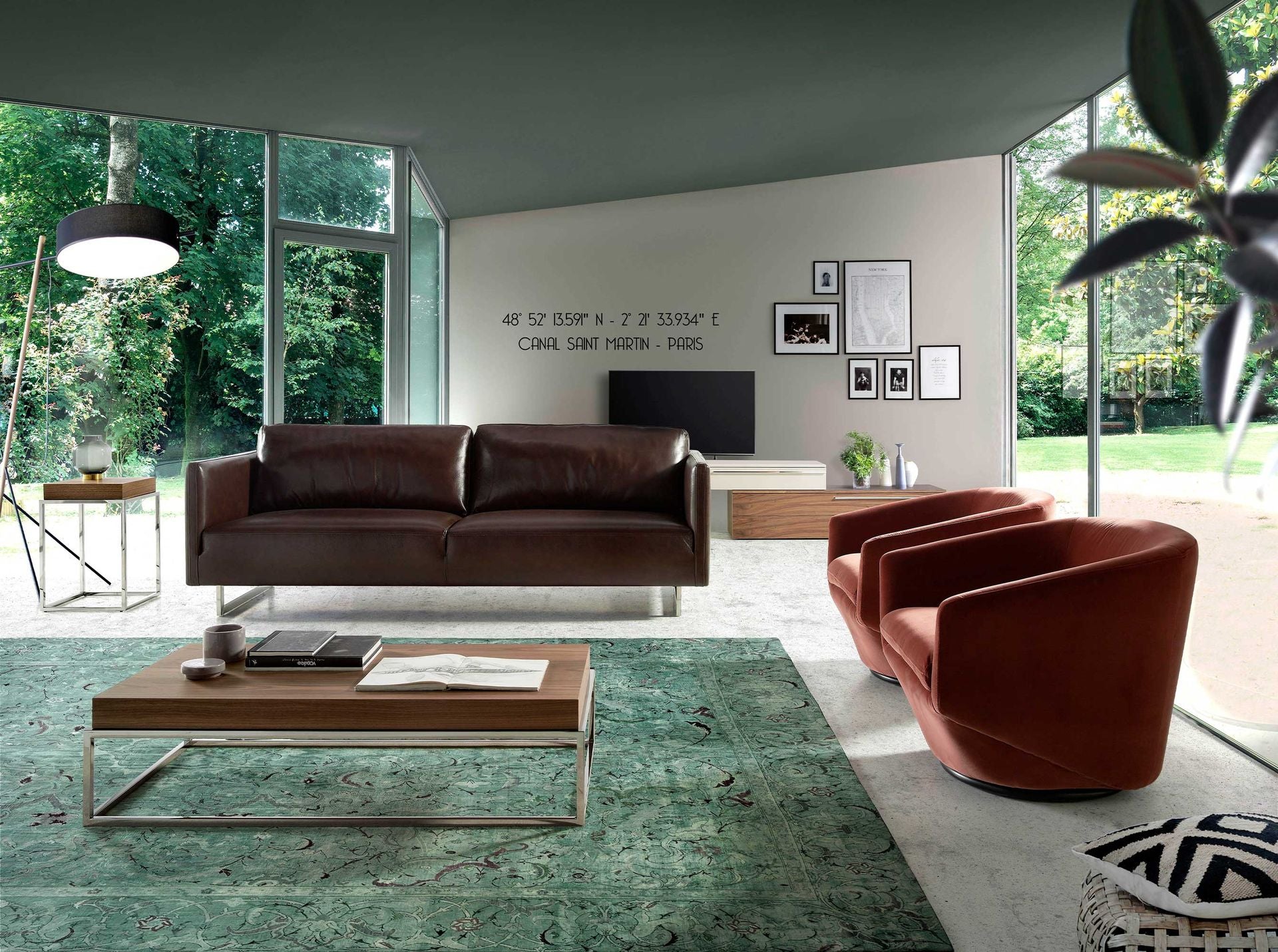 Poltrona girevole in velluto pesca