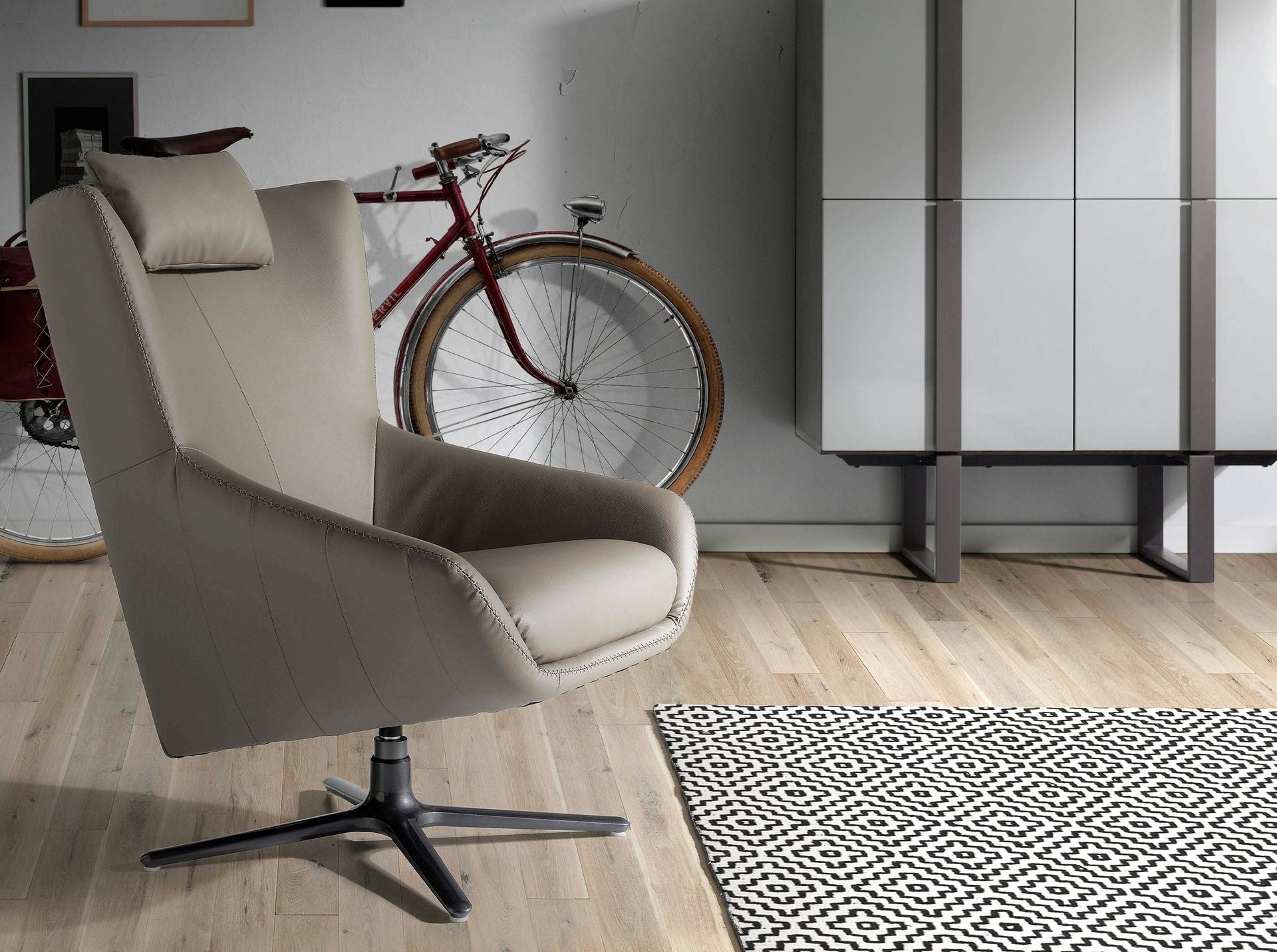 Poltrona girevole in ecopelle visone