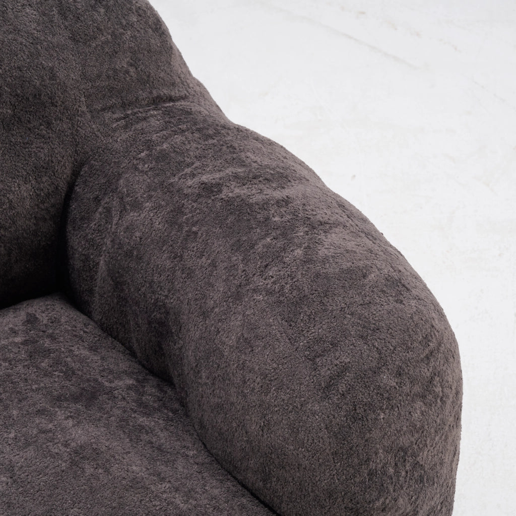 Pouf con imbottitura in schiuma sminuzzata e schienale ergonomico con braccioli, in pelliccia sintetica, grigio scuro