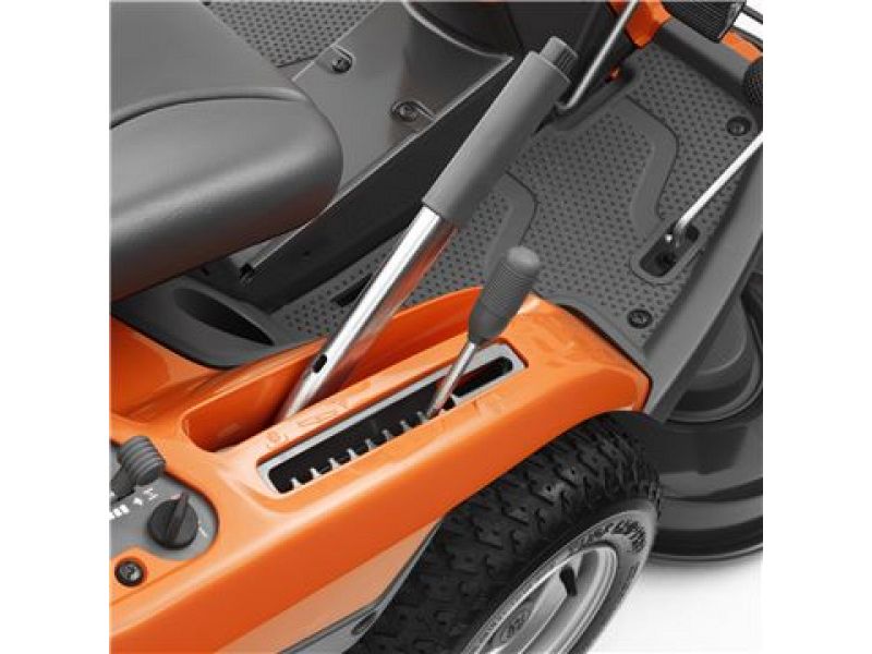 Trattorino rider Husqvarna R 214T motore bicilindrico 586cc 16Hp senza piatto di taglio