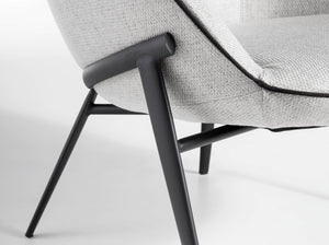 Poltrona in tessuto grigio