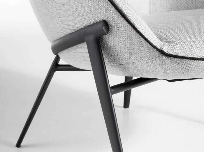 Poltrona in tessuto grigio