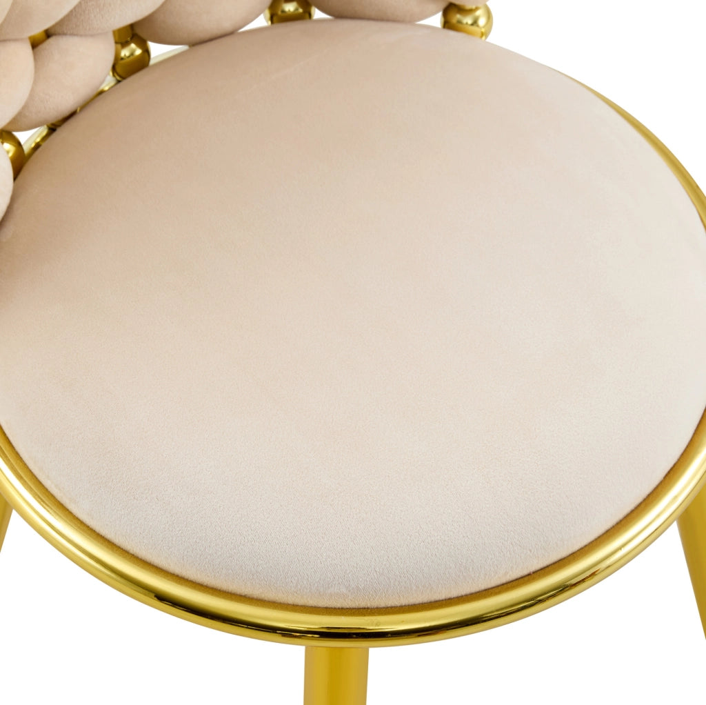 Sedia da pranzo in velluto beige con schienale intrecciato e gambe dorate, stabile e confortevole