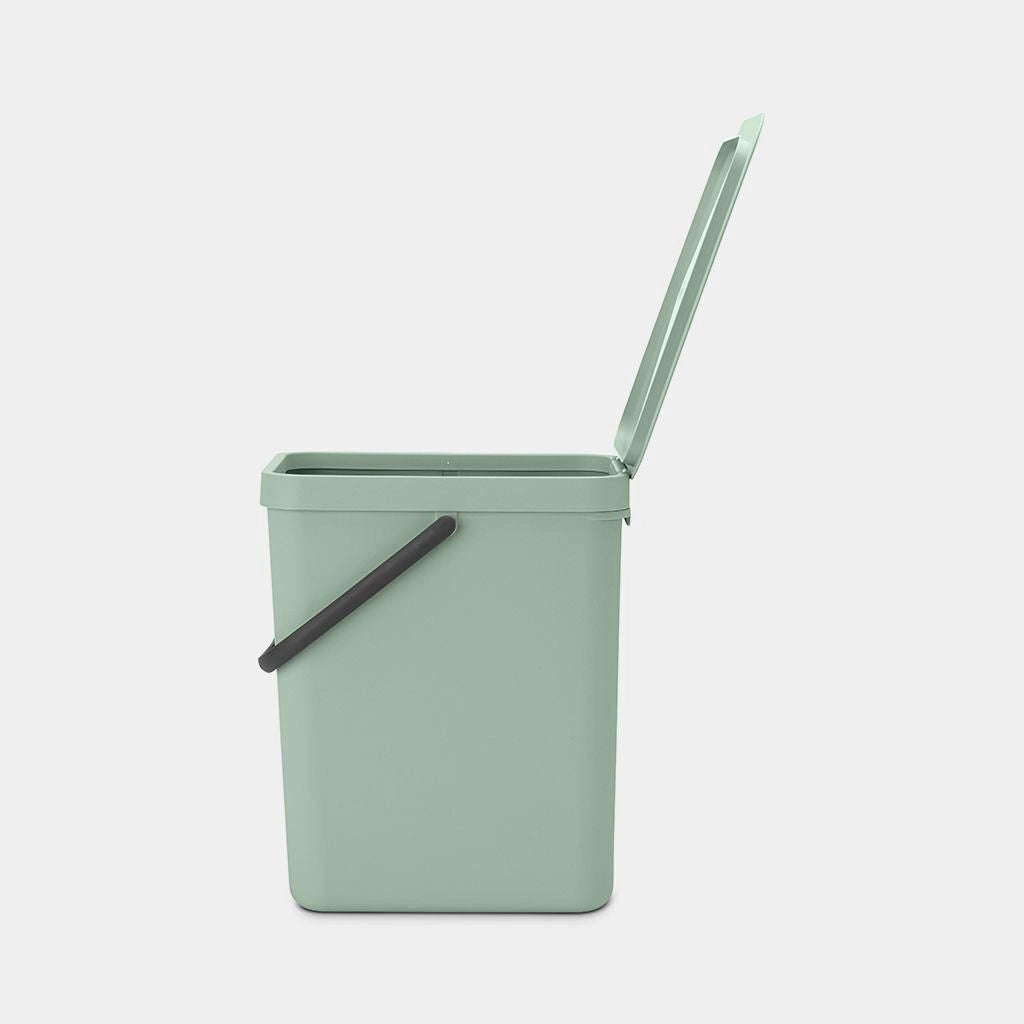 Brabantia 212765 Sort and Go Pattumiera 25L in Plastica Riciclata al 100% con Coperchio Stay Open e Maniglia di Trasporto colore Jade Green