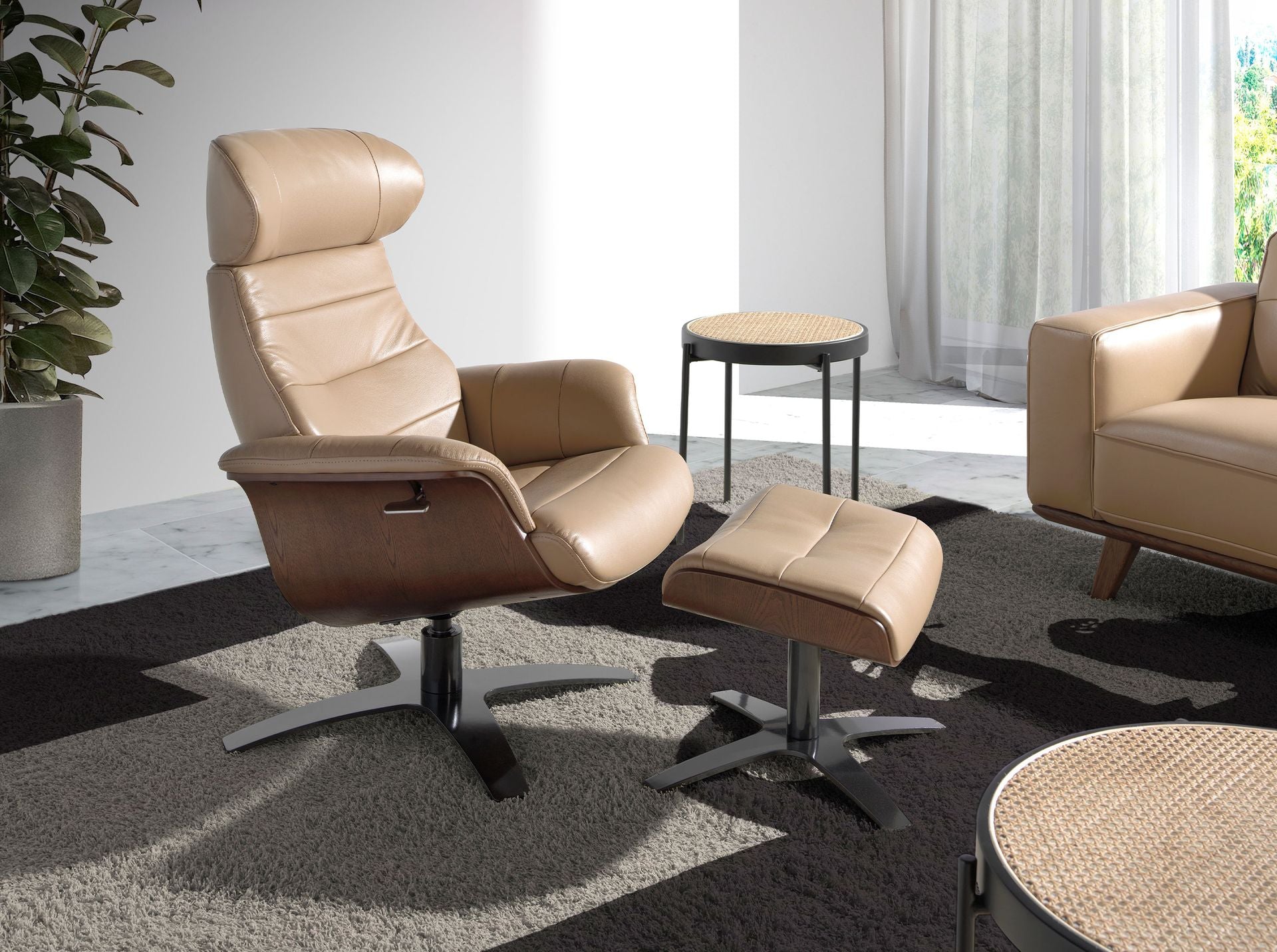 Pouf in pelle sabbia