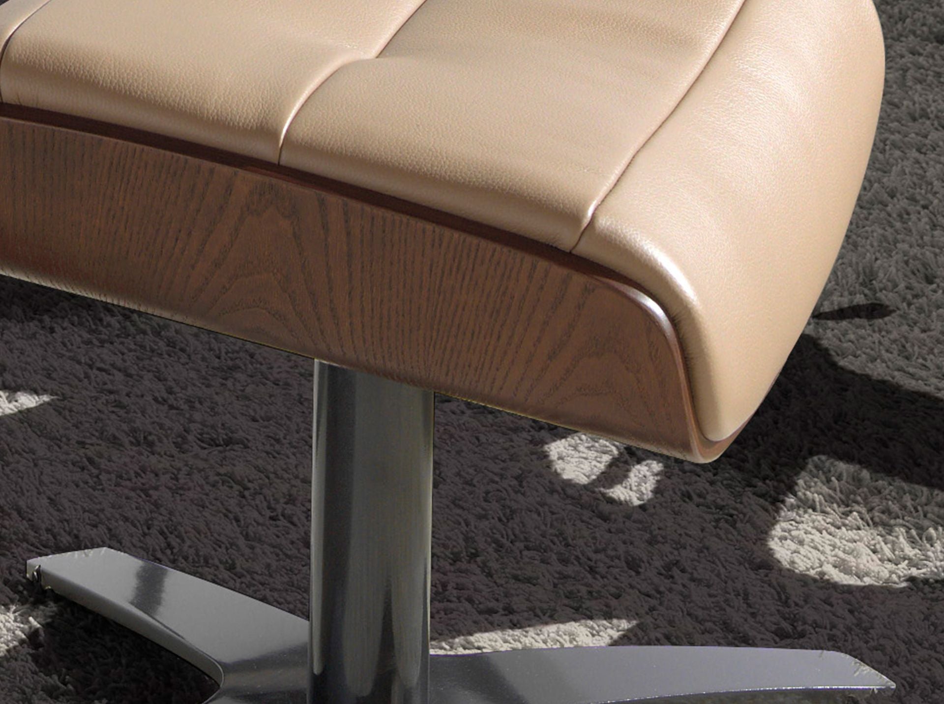 Pouf in pelle sabbia