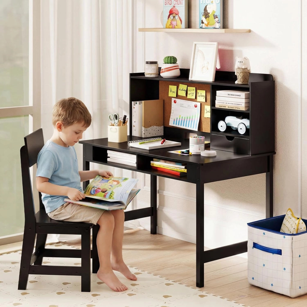 Set Scrivania e Sedia per Bambini, Tavolo per Studenti in Legno con Bacheca in Sughero, Cassetto, Pensile con Ripiani Aperti, Postazione Computer per Bambini per Studio e Lettura (Nero)