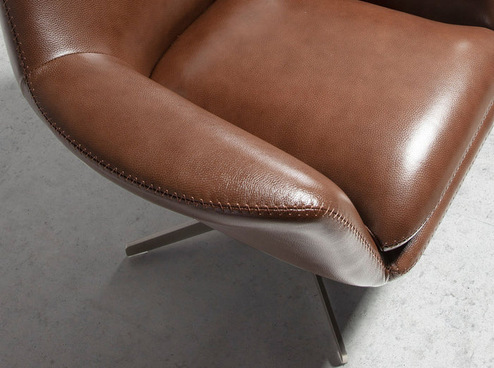 Poltrona girevole in pelle marrone cognac