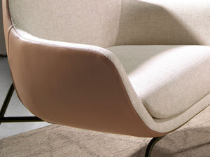 Poltrona in tessuto crema ed ecopelle marrone