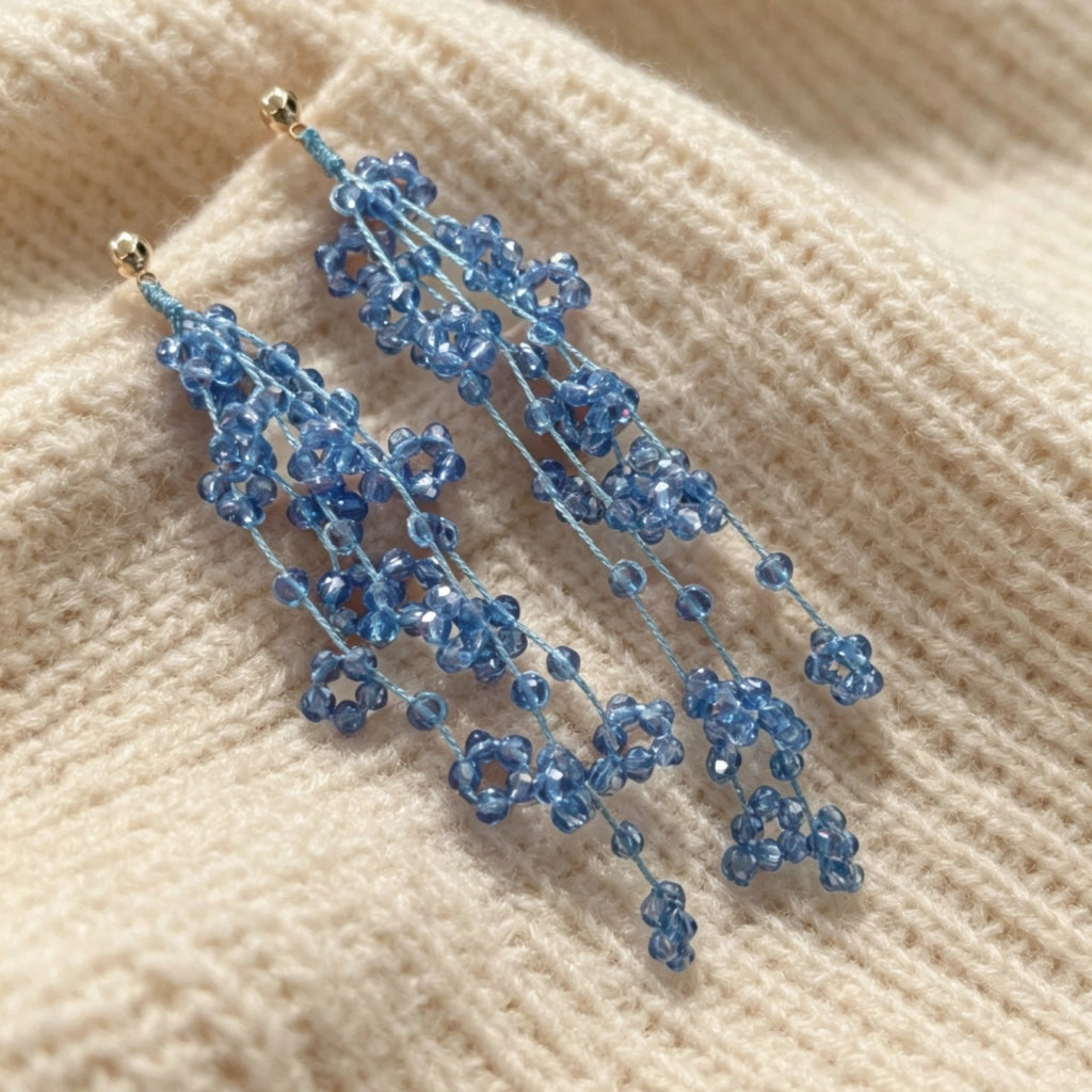 Orecchini a nappa con fiore in cristallo blu