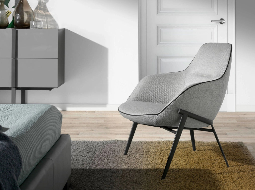 Poltrona in tessuto grigio