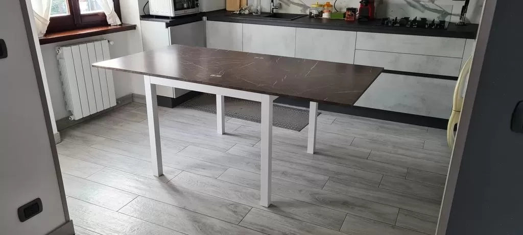 Tavolo allungabile piano nobilitato finitura marmo l.110 p.70 h.75