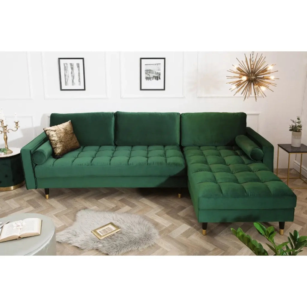 Divano ad angolo KOLIRI verde smeraldo con pouf – Divano design in velluto con struttura in legno massiccio
