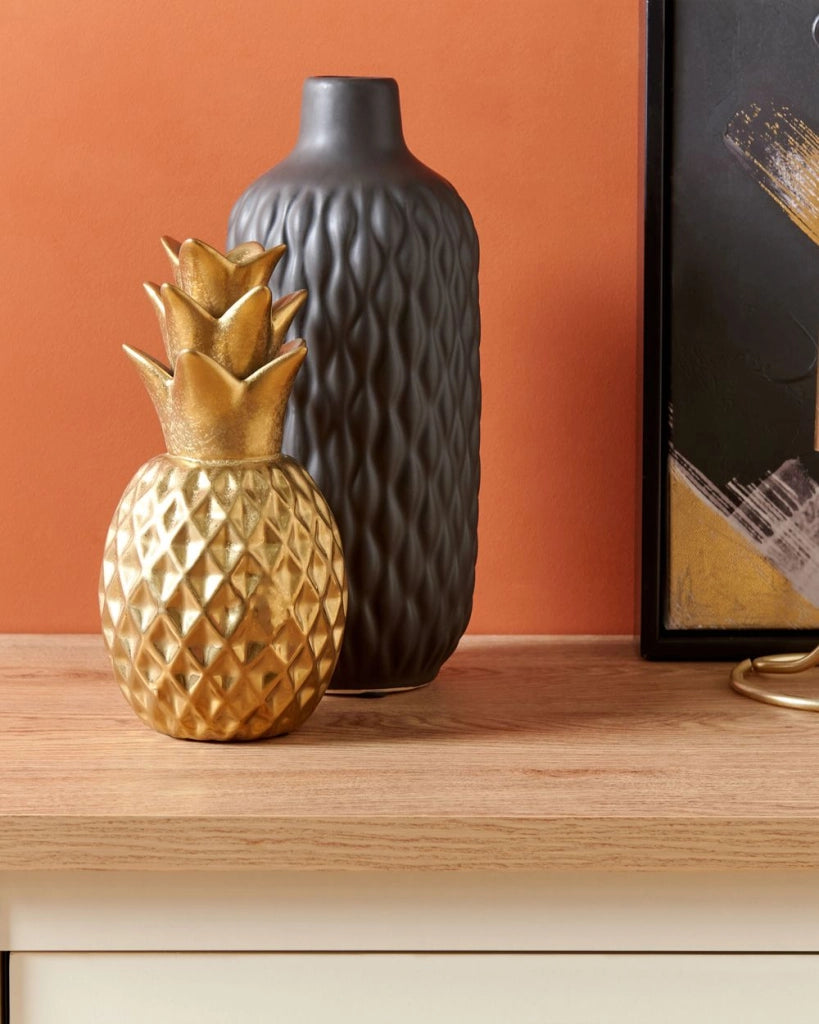 Statuetta decorativa Ornamento di statuetta di ananas in ceramica dorata Accessori decorativi in stile glamour