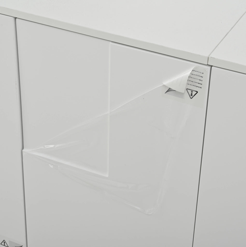Credenza 160x37x75.5 cm con 4 ante geometriche lucide e push to open in truciolare bianco e nero