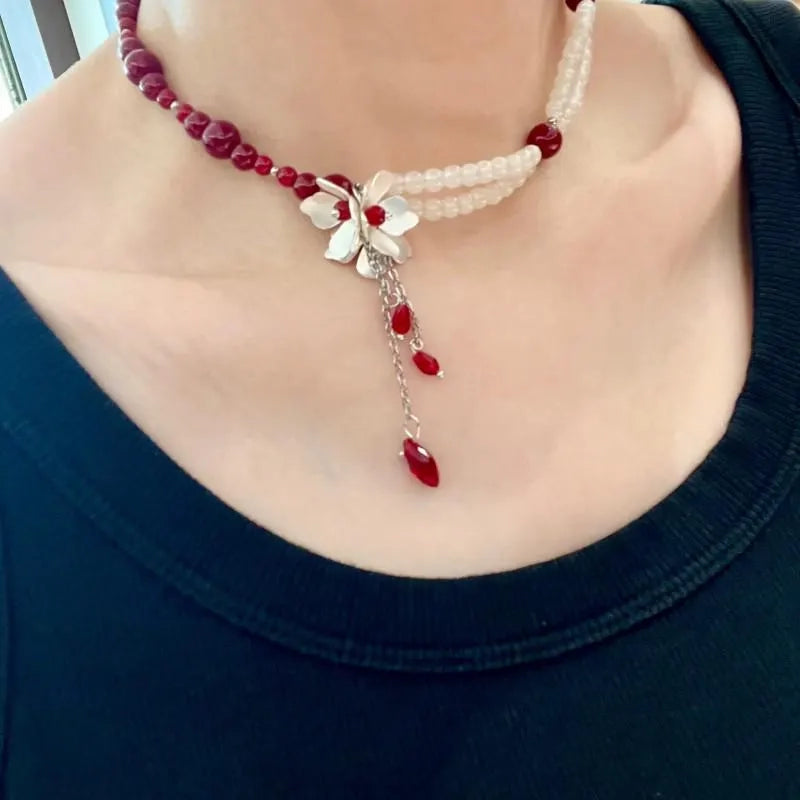 Collana con nappa di fiori di cristallo fatta a mano: gioiello a doppio strato con perline