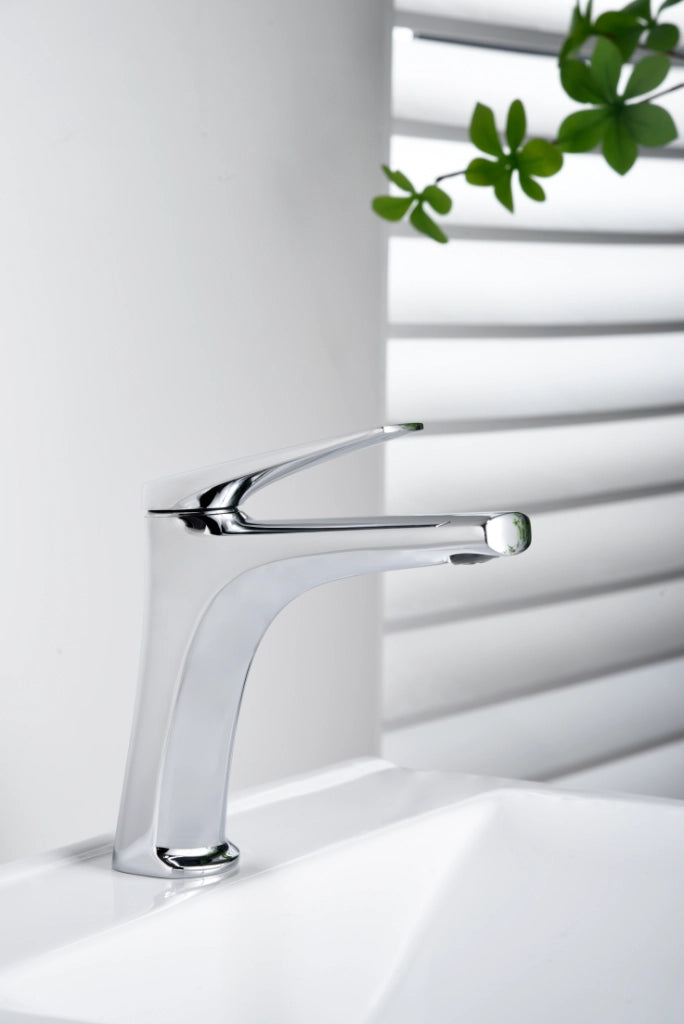 IMEX Miscelatore monocomando per lavabo in ottone cromato con cartuccia ceramica Ø28 mm set 2 flessibili 3-8 inclusi altezza 168 mm canna 123 mm design lineare moderno - Modello BDD055-1