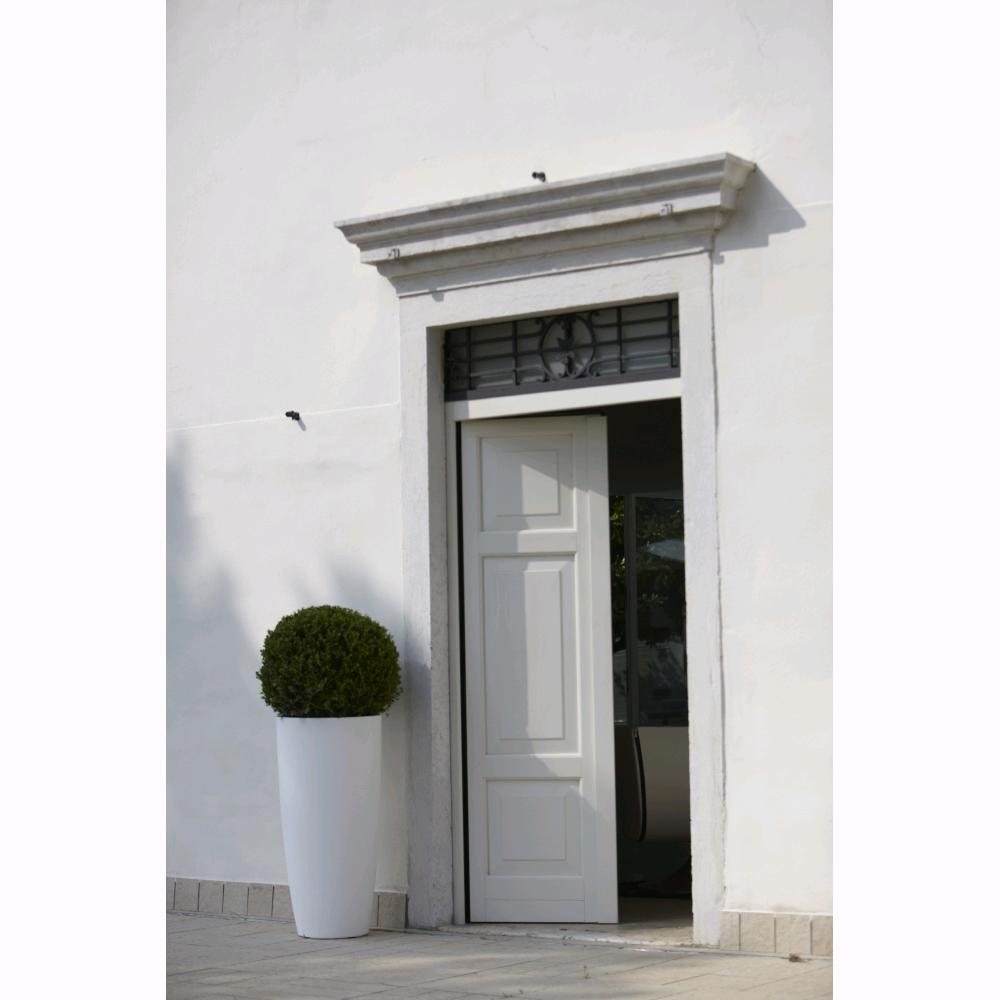 Vaso a Colonna Colore Bianco 33x70H cm in Resina per interni ed esterni