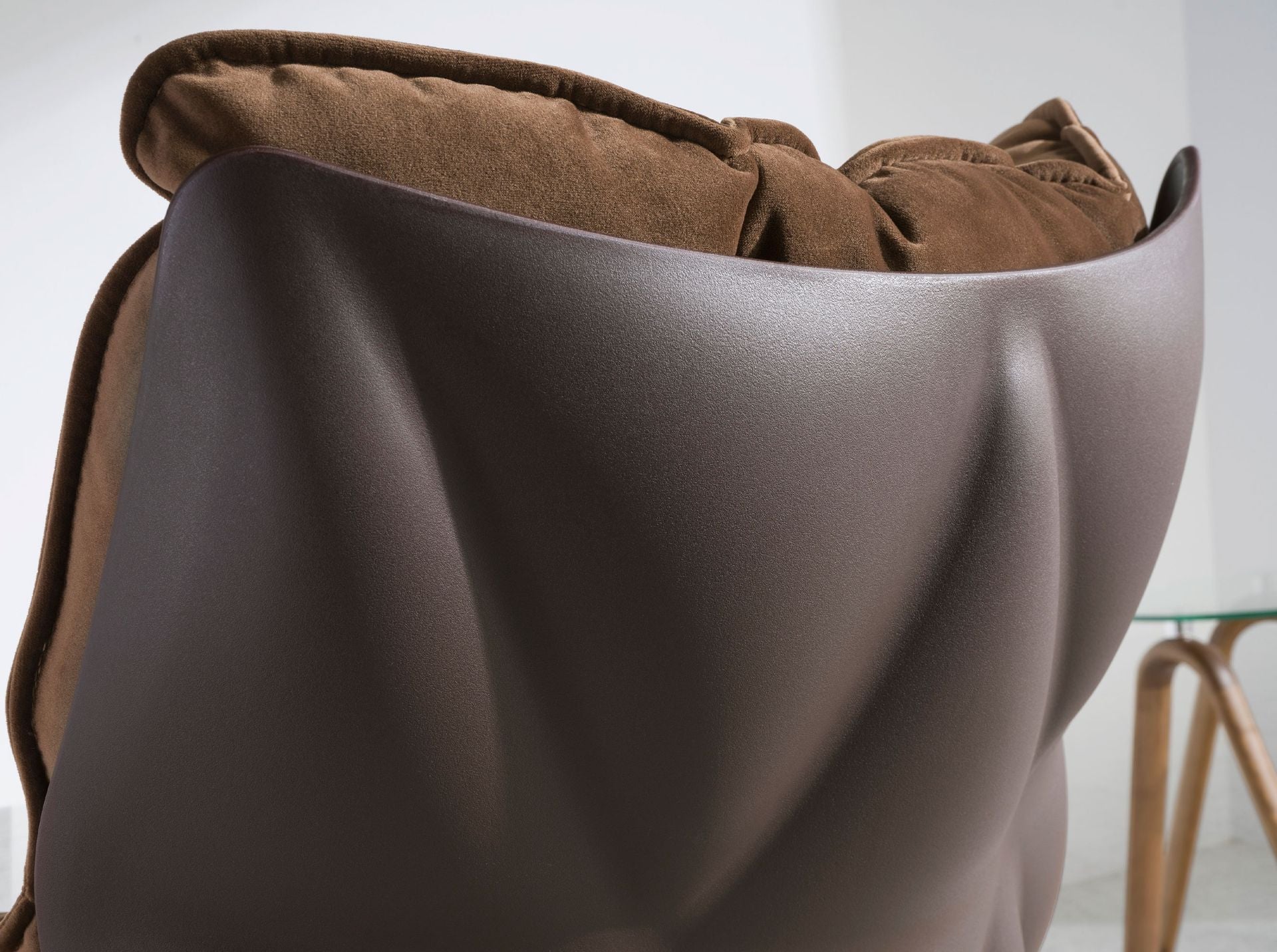 Poltrona girevole in velluto marrone e pvc marrone