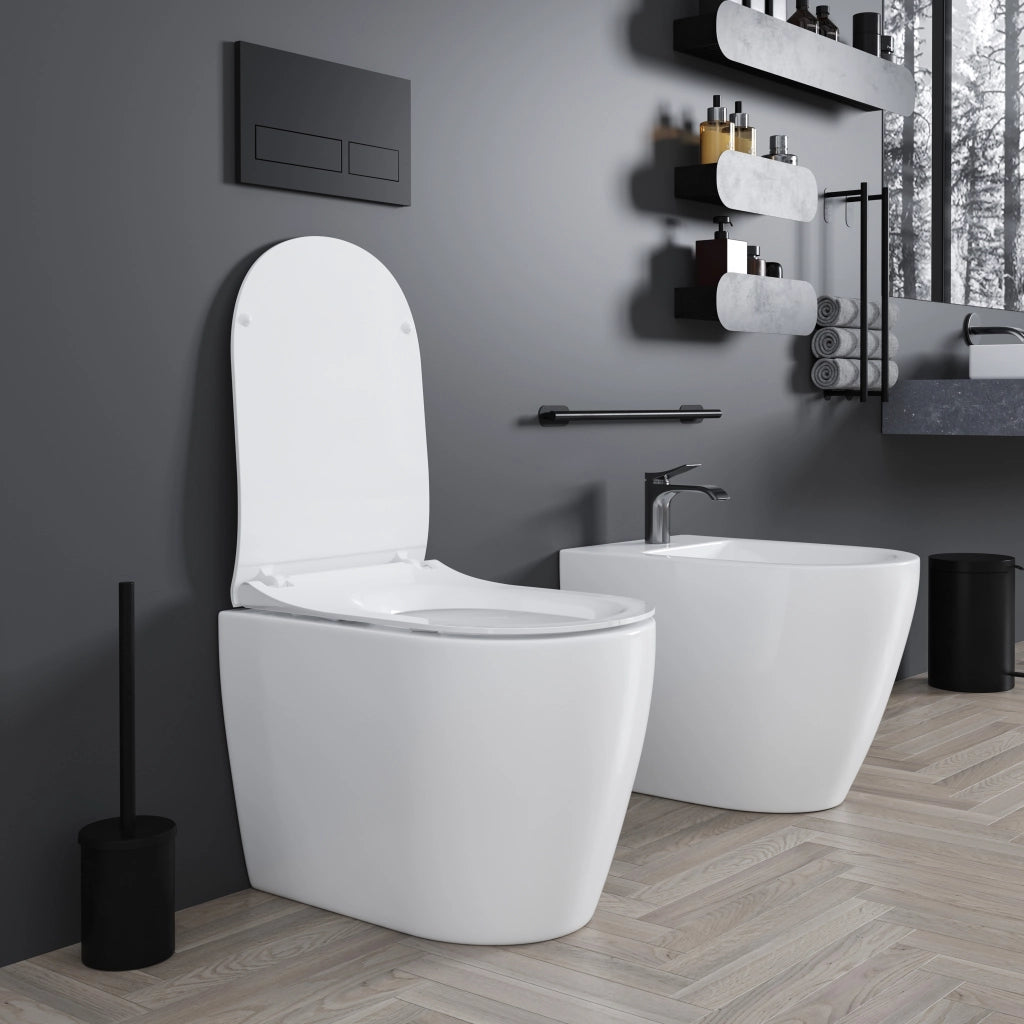 Coppia Sanitari Filomuro Filo Muro Filo Parete Vaso WC E Bidet Design Moderno In Ceramica Con Copriwater Chiusura Soft Close Chiusura Rallentata Colore Bianco Lucido