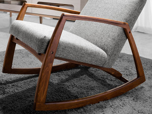 Sedia a dondolo in tessuto grigio