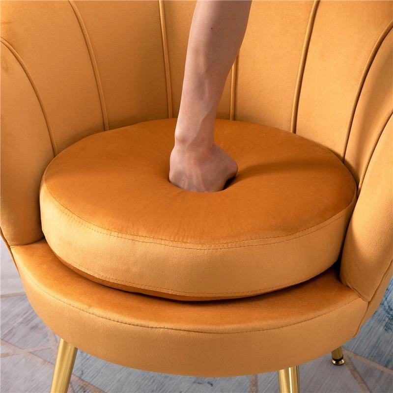 POLTRONA VINTAGE DI DESIGN IN VELLUTO GIALLO