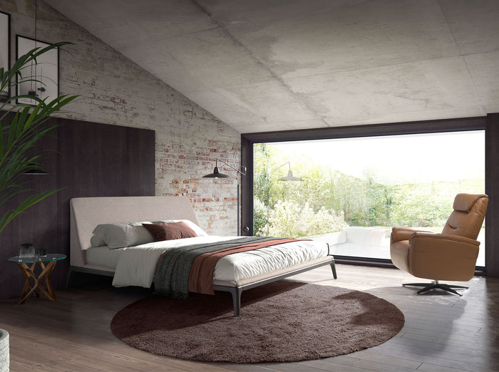 Poltrona girevole in pelle marrone