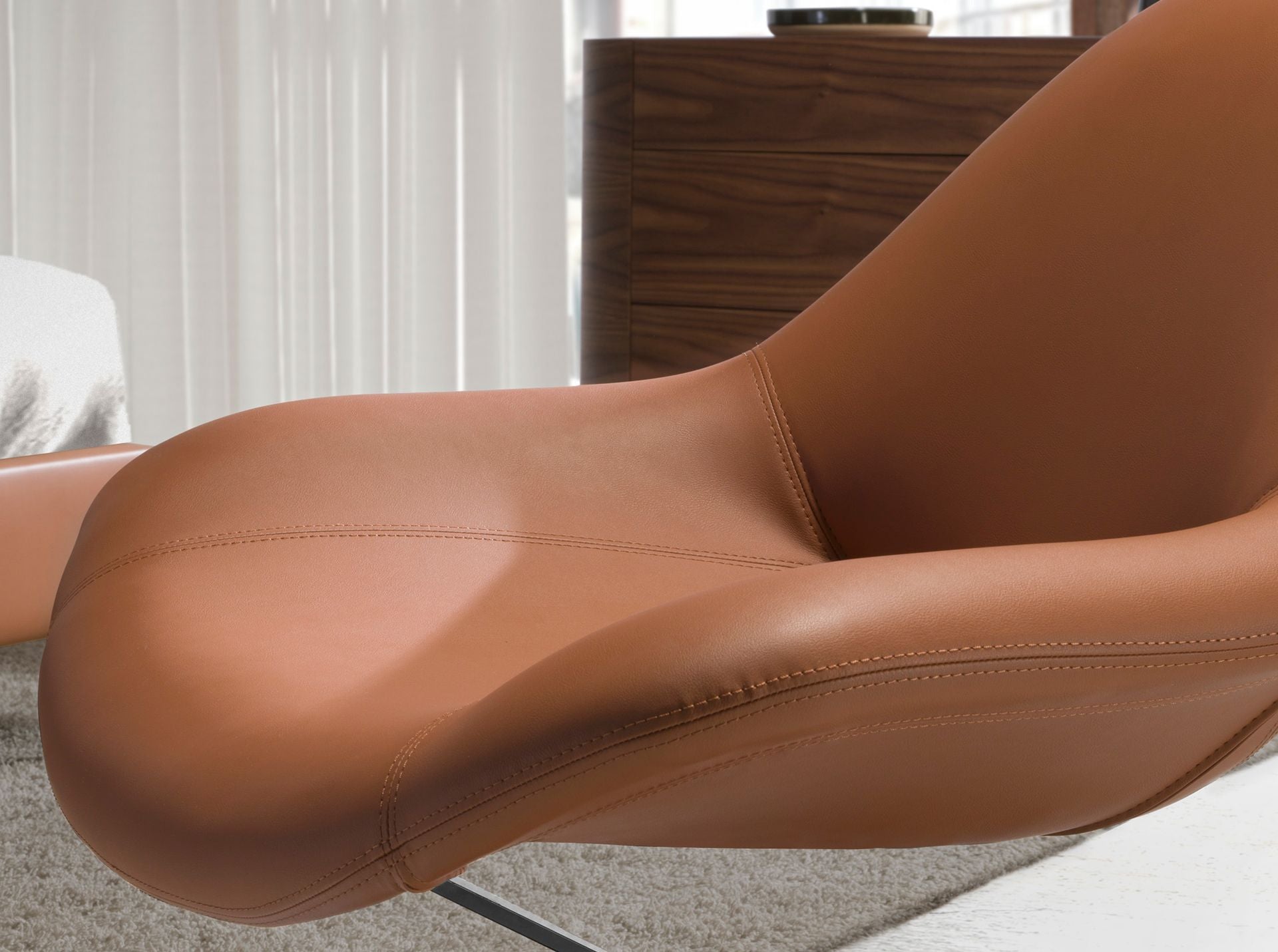 Poltrona girevole in similpelle marrone