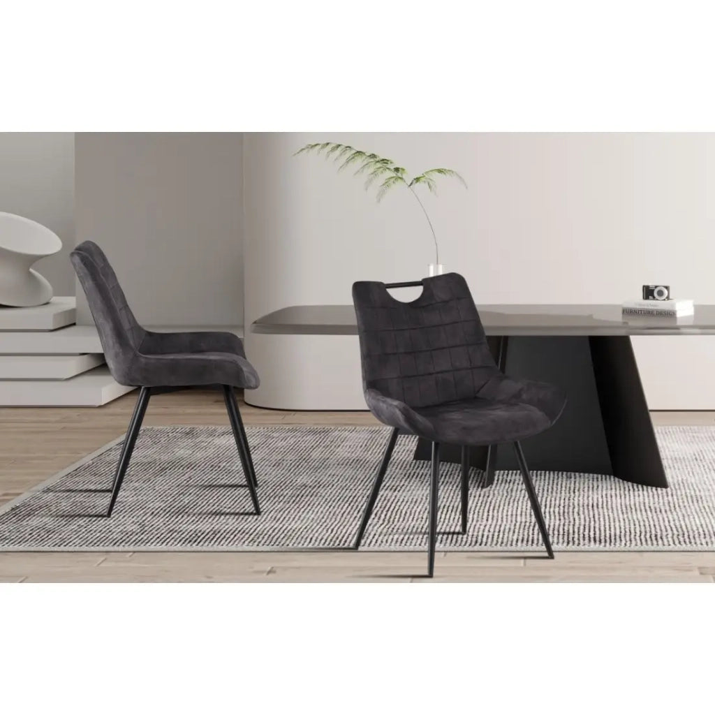 Sedia NINO – Velluto grigio e gambe in metallo nero – H84 × L56 × P62.5 cm