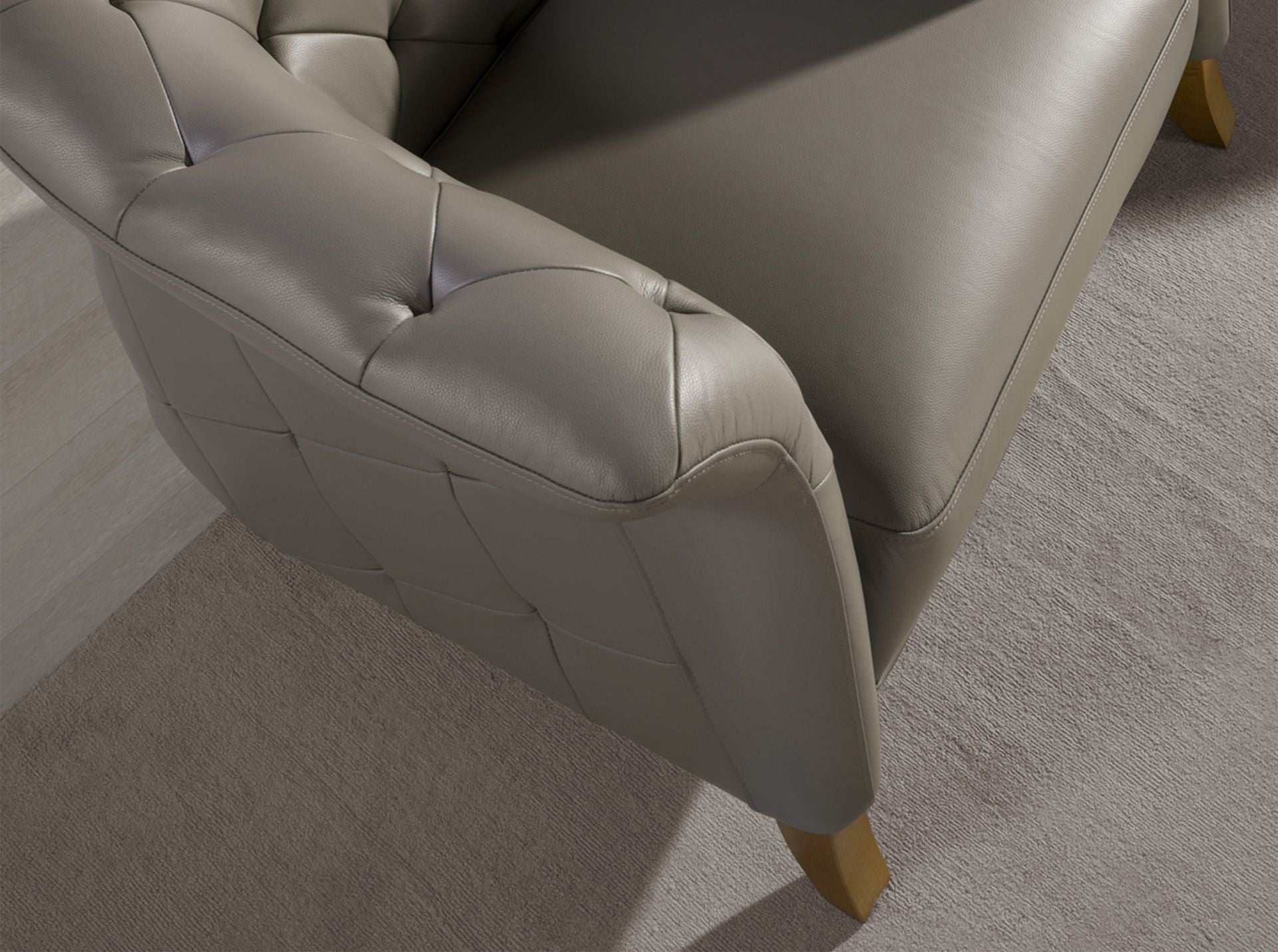 Poltrona in pelle grigia