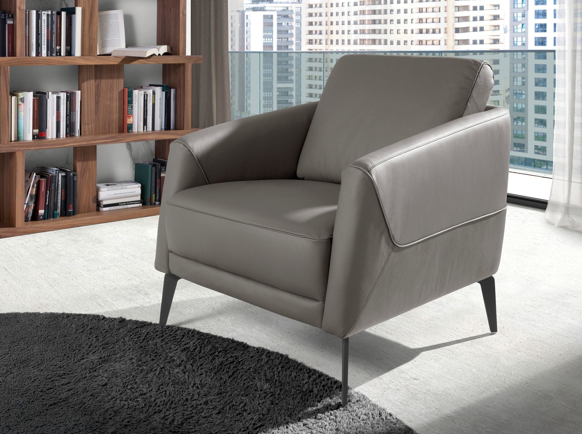 Poltrona in pelle grigio scuro