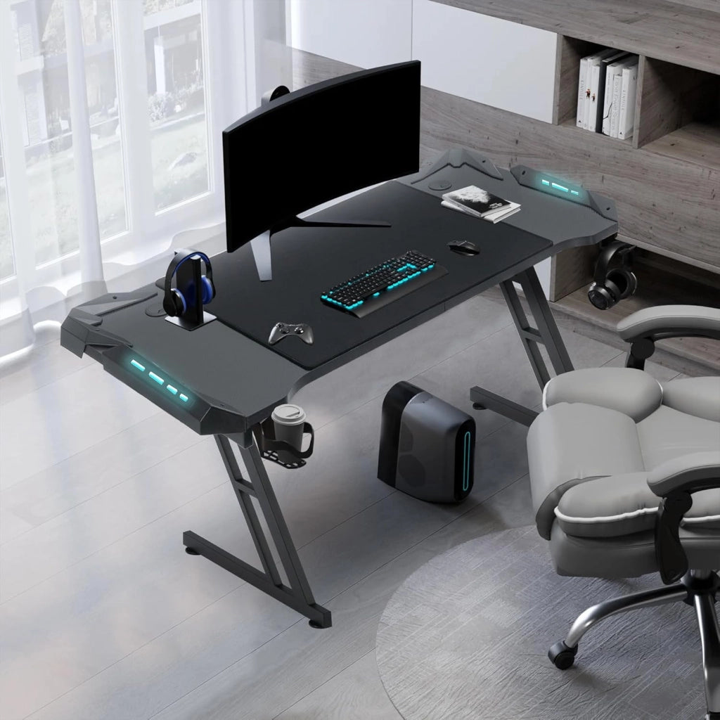 Tavolo da gioco, 160 x 60 cm, altezza regolabile, tavolo da gioco con LED e foro senza cavo, supporto per cuffie e tazze, pannello in fibra di carbonio, tavolo per computer ergonomico