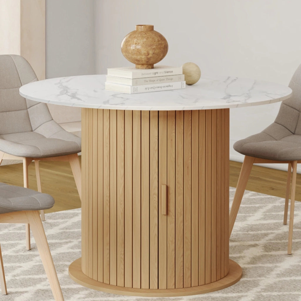 IDMarket - JULIETTE Tavolo da pranzo rotondo allungabile per 4-8 persone con gambe a doghe e piano effetto marmo bianco 110-150 cm