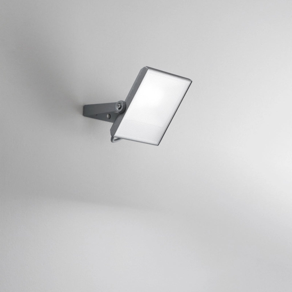 PROIETTORE LED AXEL SILVER 30W 3300LM CCT 3000K-4000K  IP65 17,3X4,1X22CM