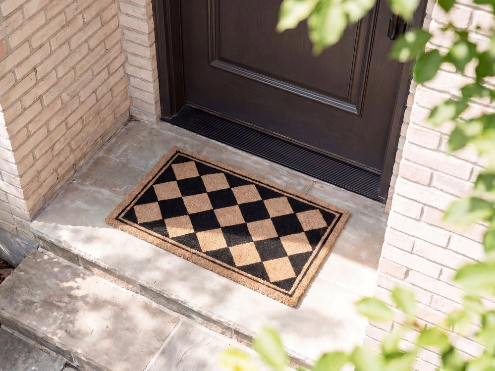 Zerbino in fibra di cocco beige e nero con fondo antiscivolo, 40 x 60 cm. Zerbino decorativo antiscivolo con motivo a rombi