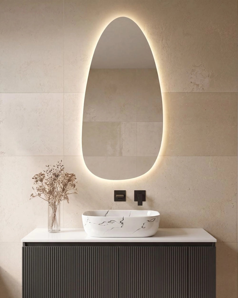 Specchio da parete a LED 130 x 60 cm, moderno e contemporaneo, per bagno, toeletta e camera da letto