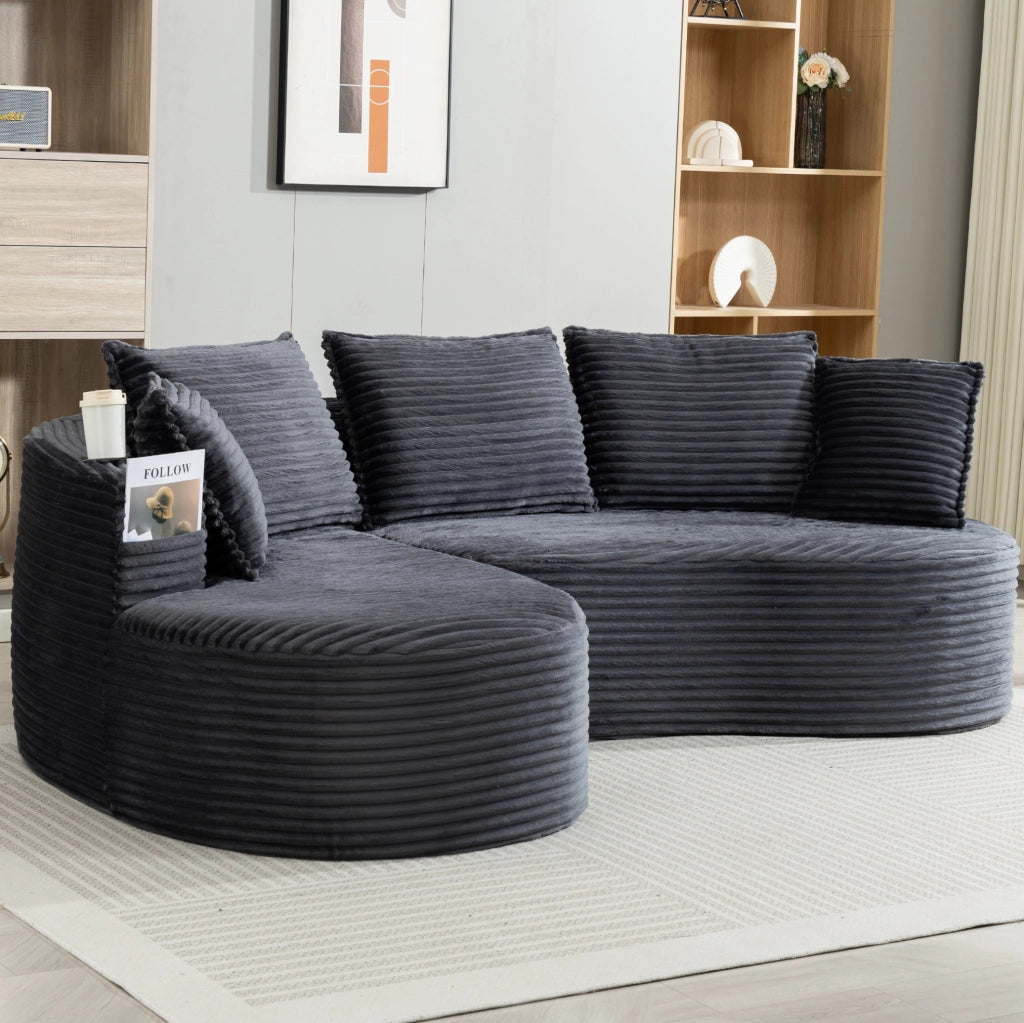 Divano curvo in corduroy grigio scuro con portabicchieri