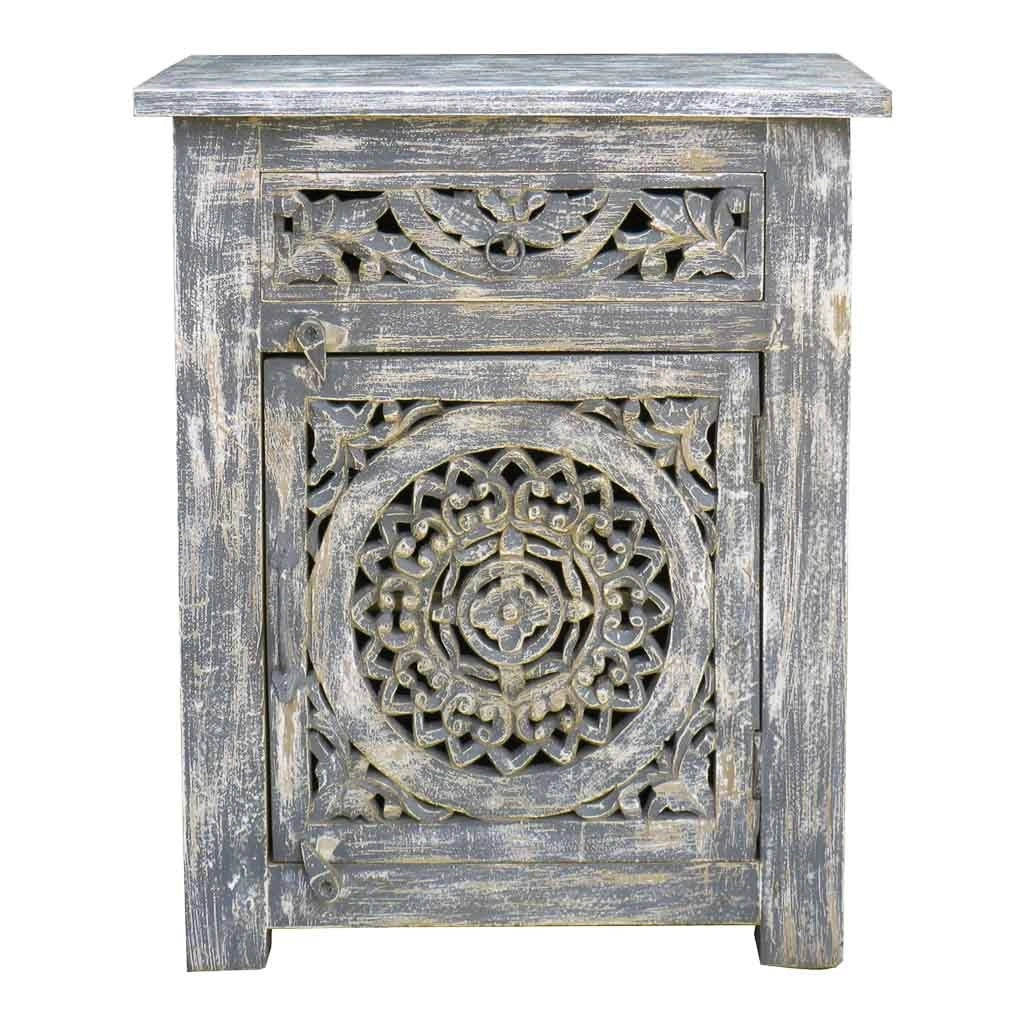 Comodino in legno con finitura artigianale, dimensioni 60x40x70 cm.