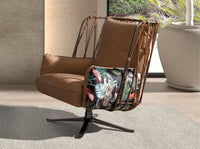 Poltrona girevole in pelle e tessuto marrone con stampa marrone