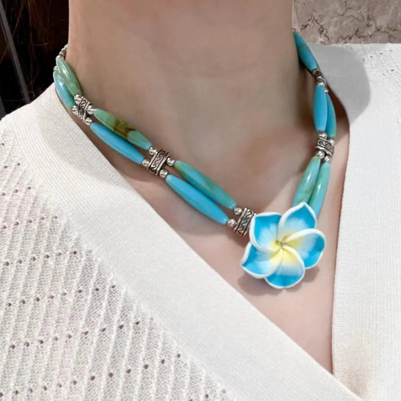 Collana fatta a mano con perline di cristallo e frangipani blu, regalo di Natale o compleanno.