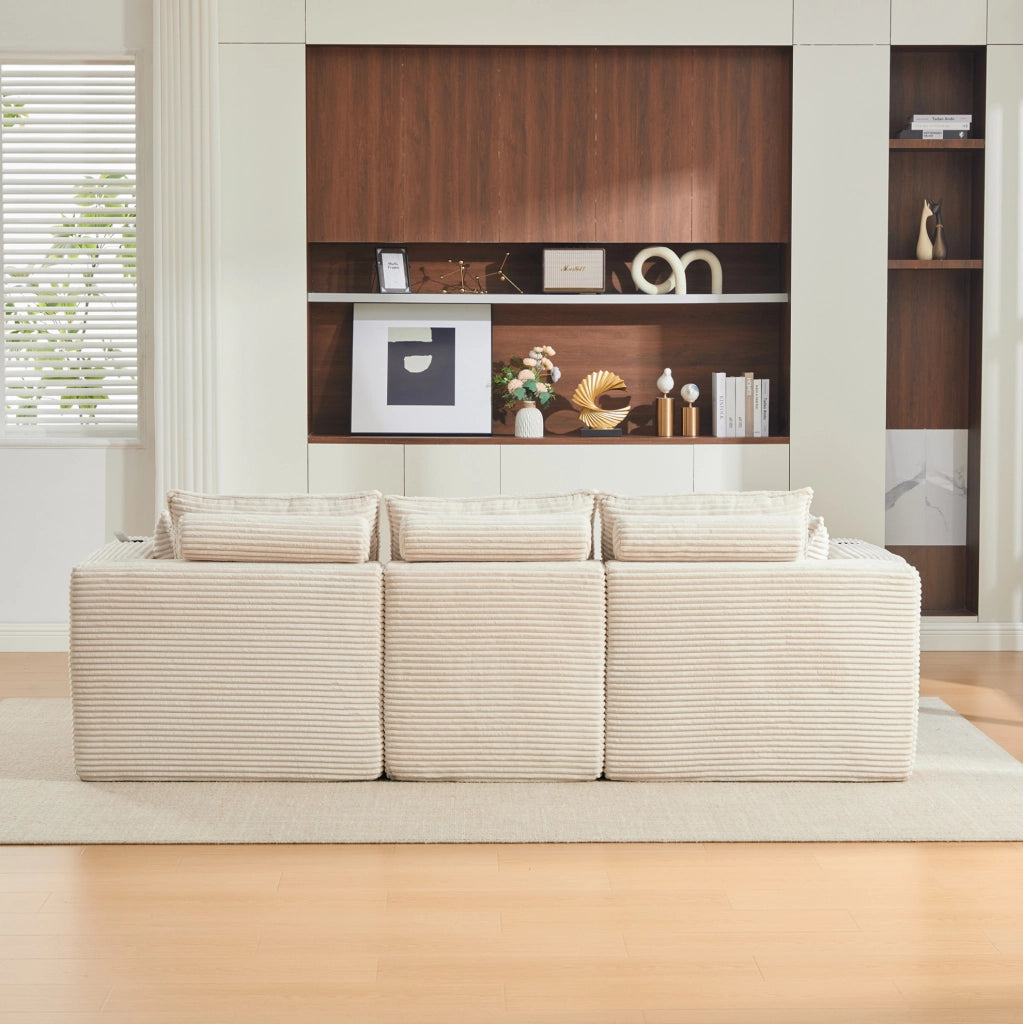 Divano modulare 3 posti in tessuto beige a coste con pouf, cuscini, portabicchieri e tasche laterali
