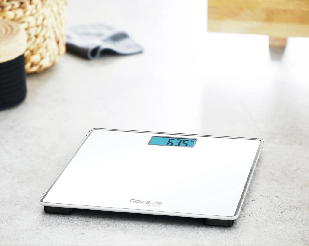 Rowenta Classic BS1501 , bilancia pesapersone elettronica, 31x31 cm, fino a 160 Kg con graduazione di precisione ogni 100g, spessore di 22 mm, batterie incluse, vetro temperato, bianco