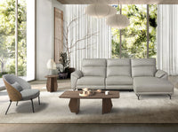 Poltrona in tessuto grigio e noce