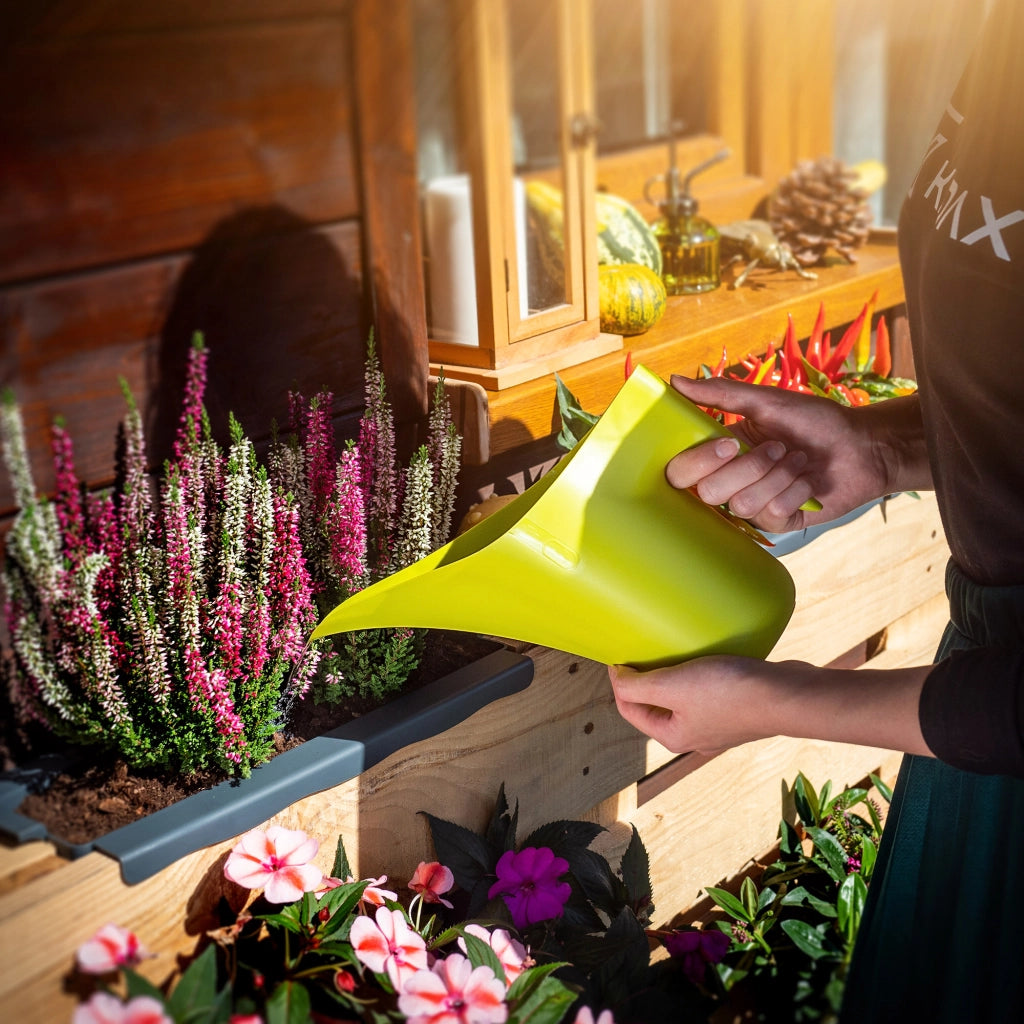 Annaffiatoio KADAX per giardino domestico, ideale per innaffiare fiori e piante, piccolo, in plastica, 1,2 litri.