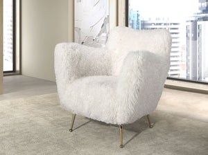Poltrona bianca in tessuto a pelo lungo