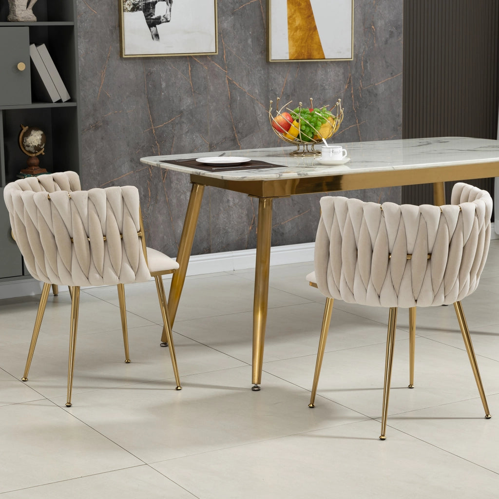 Sedia imbottita in velluto color avorio con gambe in metallo dorato, design curvo e struttura stabile
