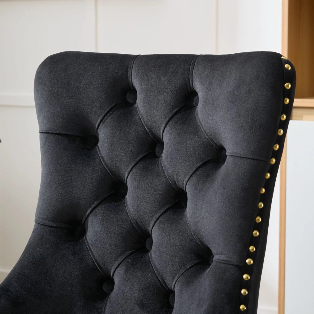 Chaise de bureau in velluto con seduta ampia, schienale capitonné e base in metallo dorato per comfort prolungato nero