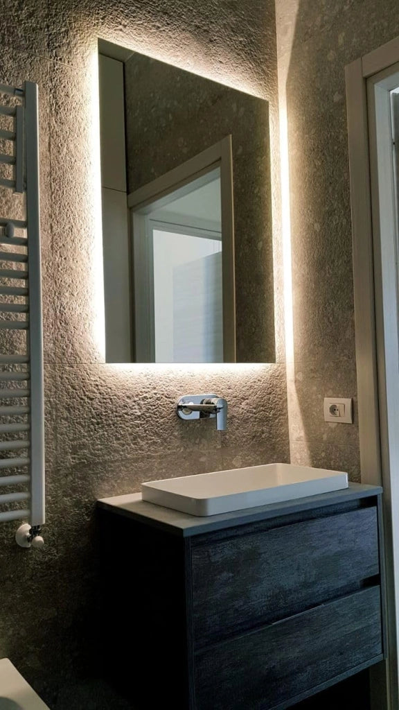 Specchio Bagno Rettangolare Saturno 60x70cm, Specchio Parete Retroilluminato a LED, Accensione Soft Touch e Dispositivo Anti Appannante, Telaio in PVC, Kit Fissaggio Murale Incluso, IP65