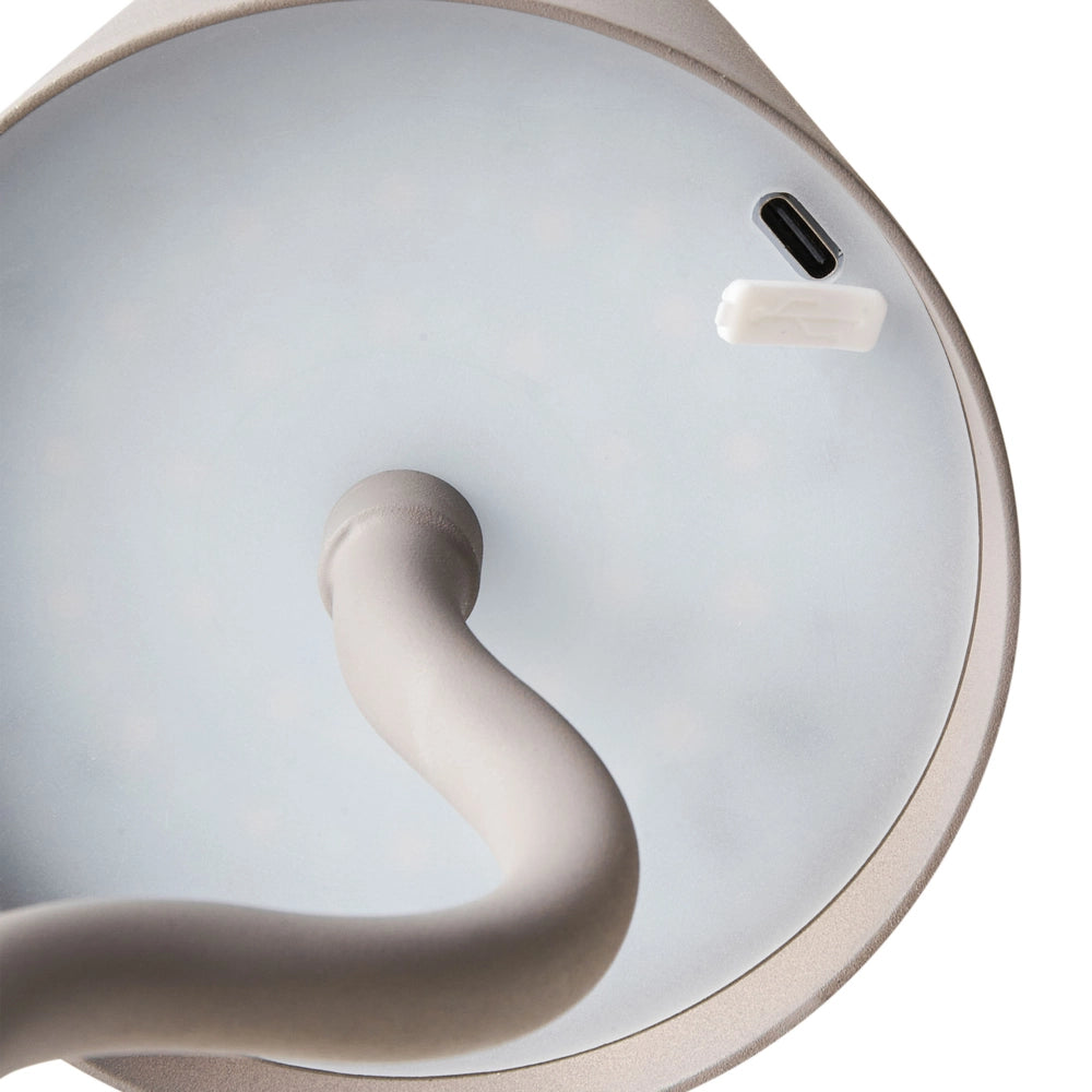 Lampada da tavolo in alluminio beige con interruttore a sfioramento e cavo di ricarica USB senza fili stile moderno